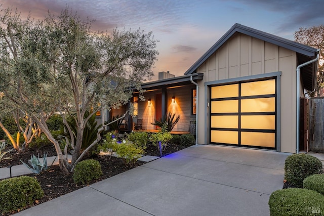 view of front facade featuring a garage