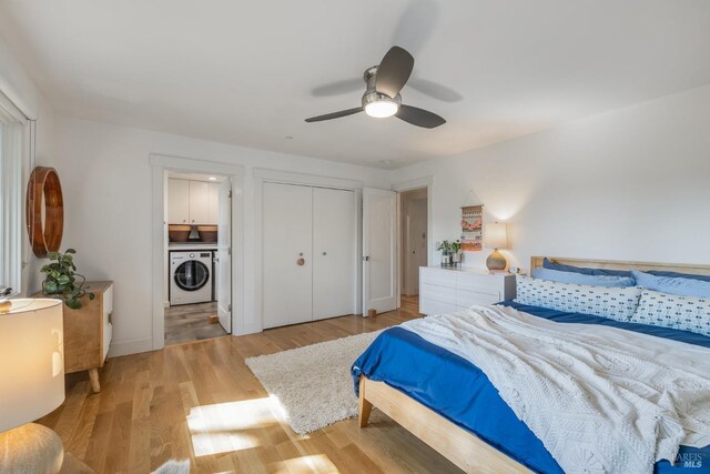 bedroom featuring independent washer and dryer, a closet, light hardwood / wood-style floors, and ceiling fan