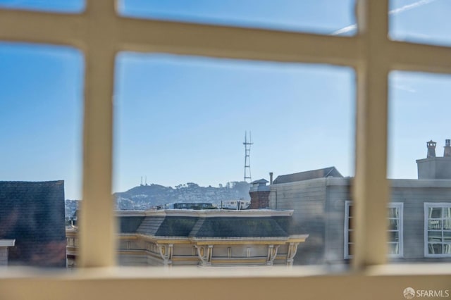 room details featuring a mountain view