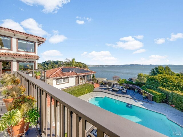 view of pool featuring a water view