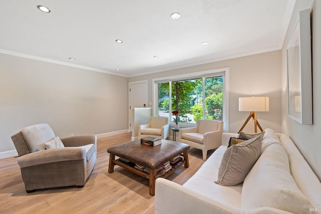 living room featuring ornamental molding, light wood finished floors, recessed lighting, and baseboards