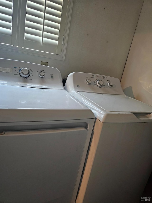 laundry area featuring washer and clothes dryer