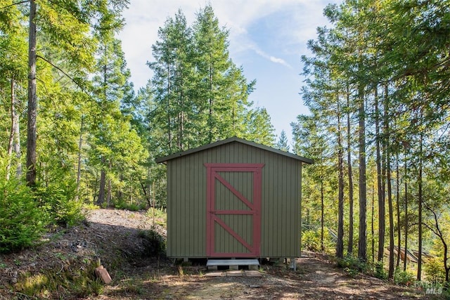 view of outbuilding