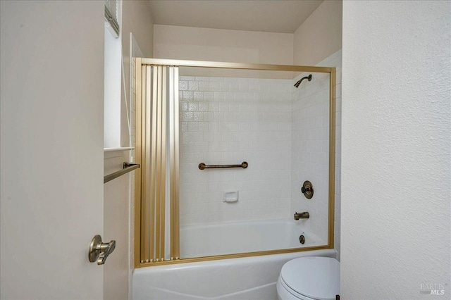 full bathroom featuring toilet and shower / bath combo with shower curtain