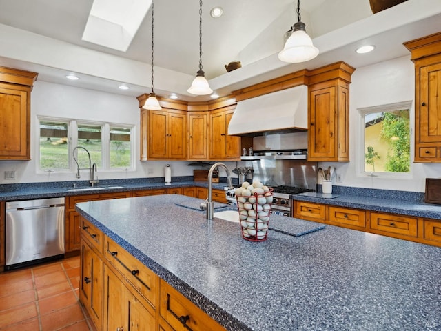 kitchen featuring dark countertops, custom exhaust hood, stainless steel appliances, and decorative light fixtures