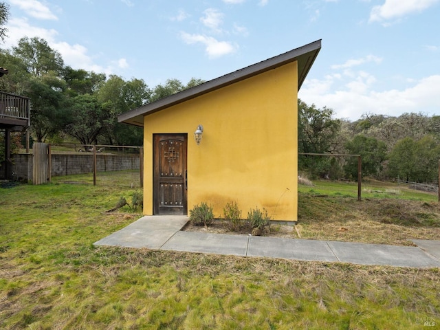 view of outdoor structure with an outdoor structure and fence