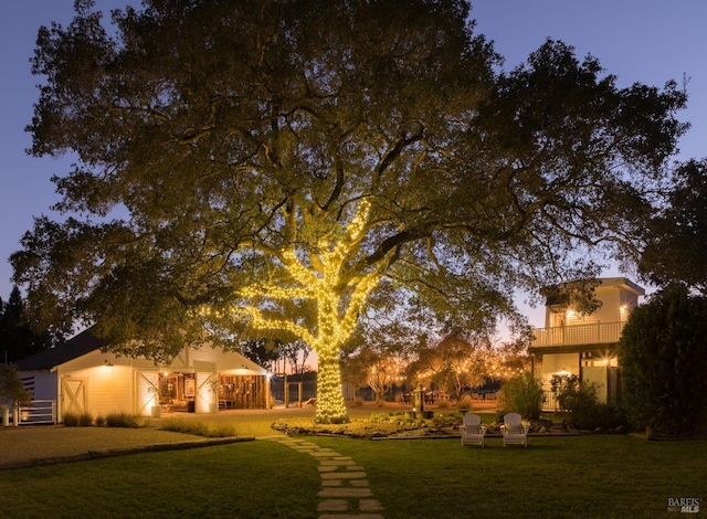 yard at dusk with a balcony