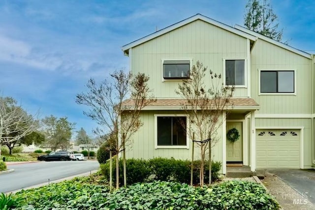 view of front facade with a garage