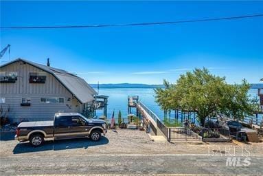 view of front of property featuring a water view