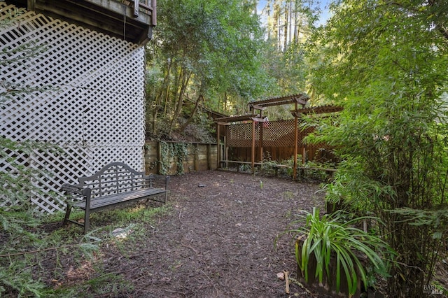 view of yard featuring a pergola