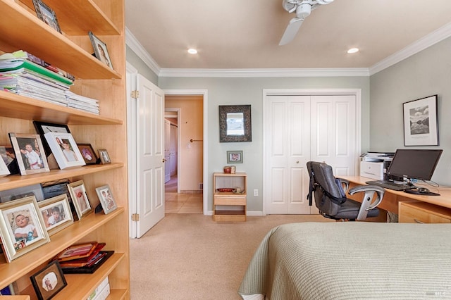 bedroom featuring ceiling fan, recessed lighting, light carpet, ornamental molding, and a closet