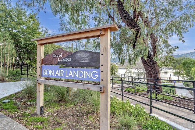 view of community / neighborhood sign