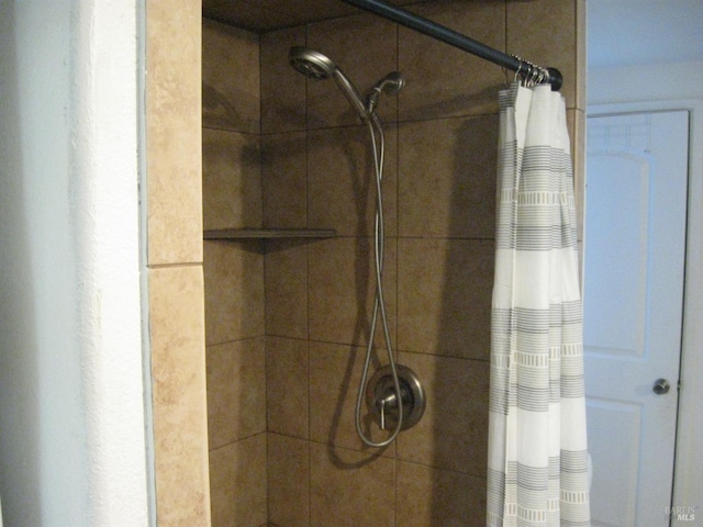 bathroom with curtained shower