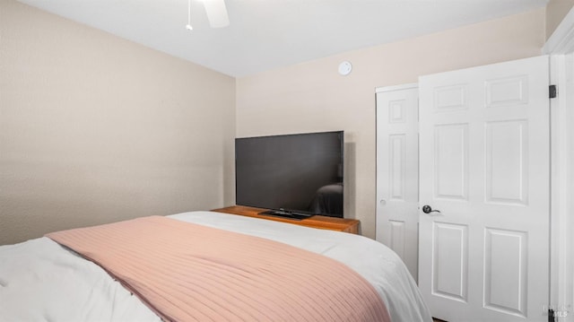 bedroom featuring ceiling fan