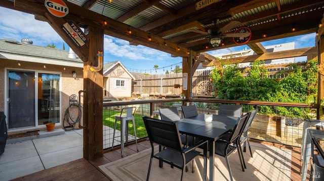 deck with ceiling fan