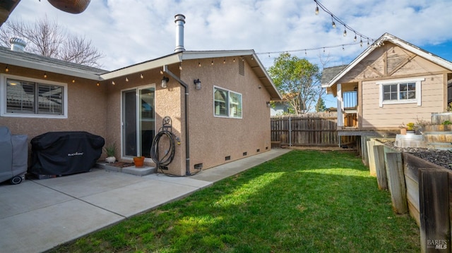 view of yard featuring a patio