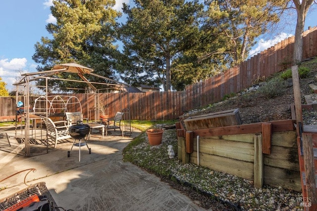 view of patio with an outdoor fire pit