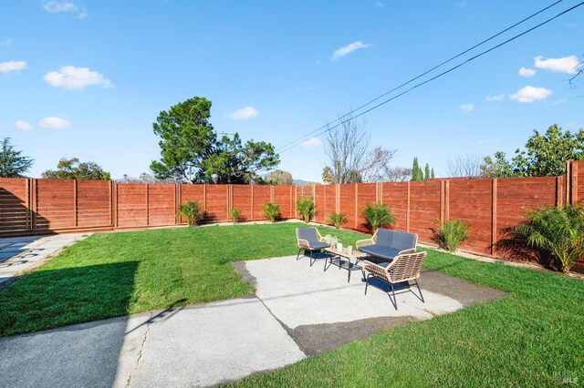 view of yard featuring a patio area