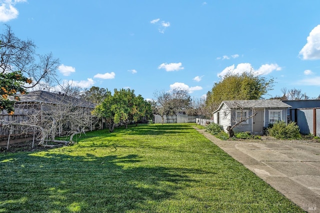view of yard featuring fence