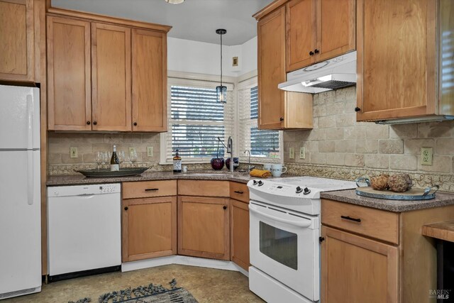 kitchen with decorative backsplash, a sink, under cabinet range hood, white appliances, and hanging light fixtures