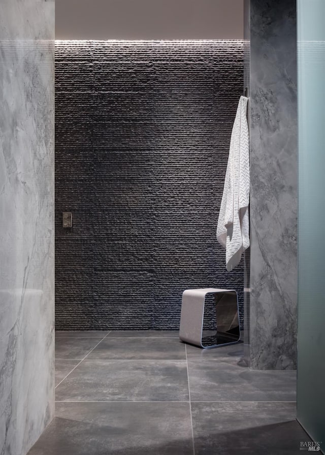 bathroom featuring concrete flooring