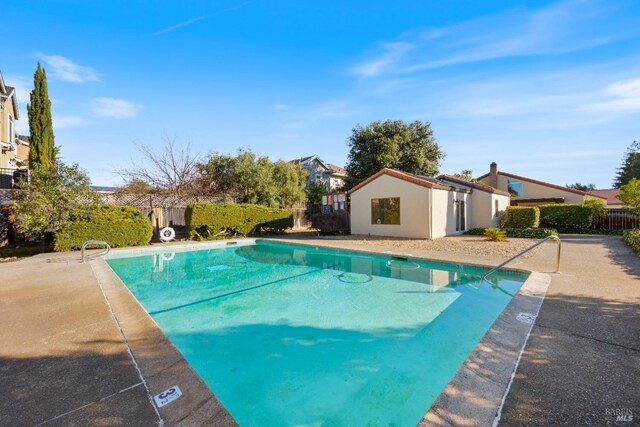 view of swimming pool