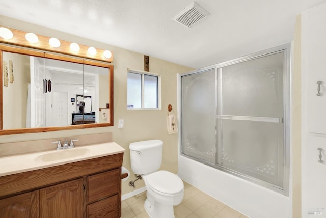 full bath with enclosed tub / shower combo, toilet, vanity, visible vents, and baseboards