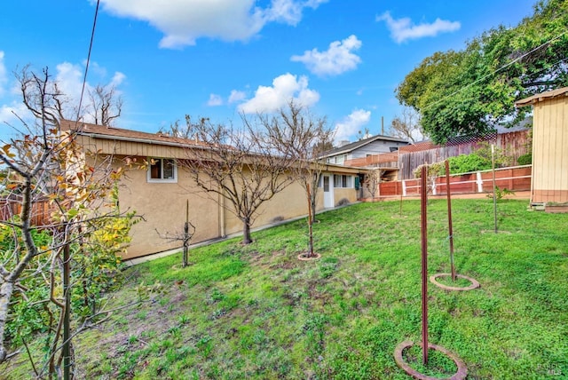 view of yard featuring a fenced backyard