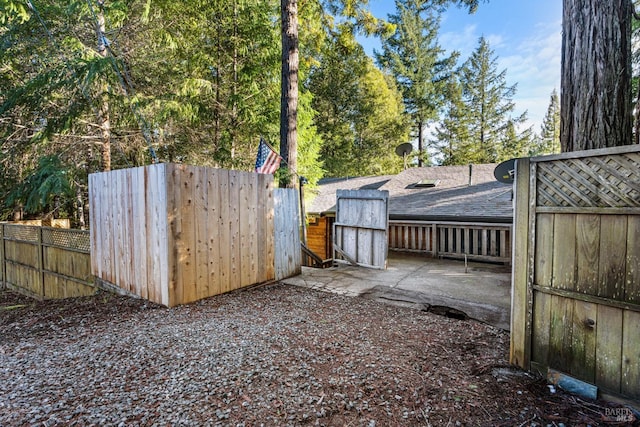 view of yard with a patio