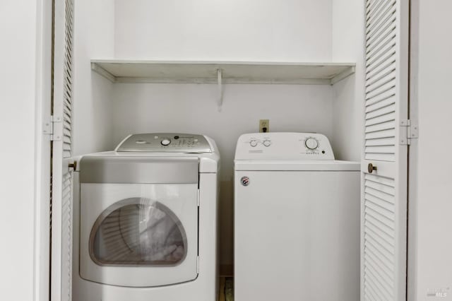 laundry room featuring washer and clothes dryer