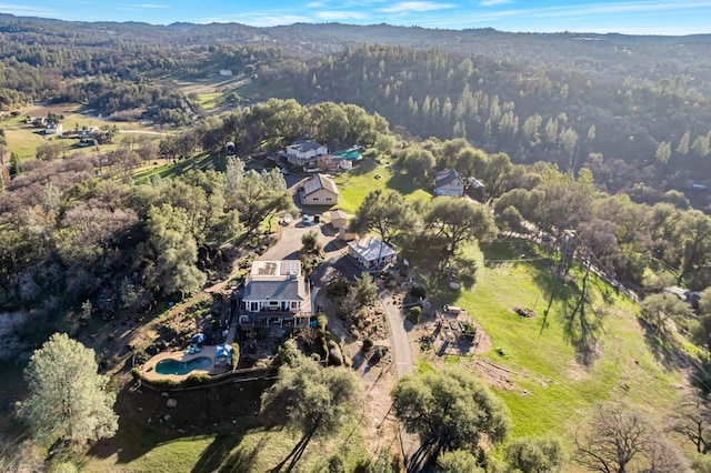 bird's eye view featuring a wooded view