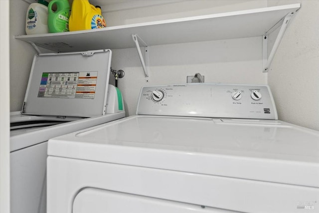 1201 Glen Cove Pkwy Unit 1514, Vallejo, CA 94591 - laundry room with washer and clothes dryer