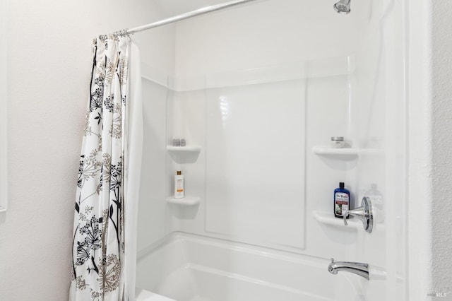 bathroom featuring shower / tub combo