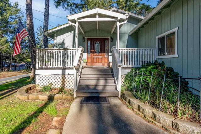 property entrance with covered porch