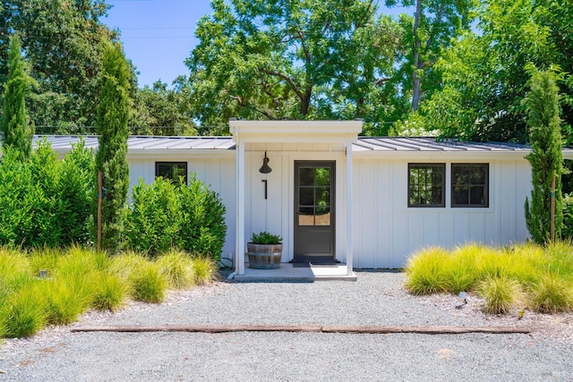 view of property entrance