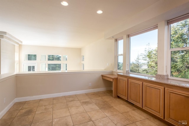 empty room featuring plenty of natural light, recessed lighting, and baseboards