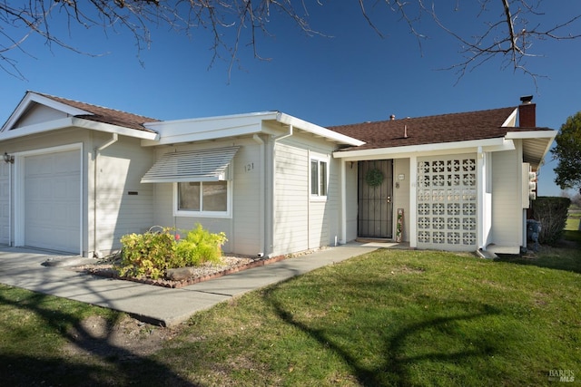 single story home featuring a garage and a front lawn