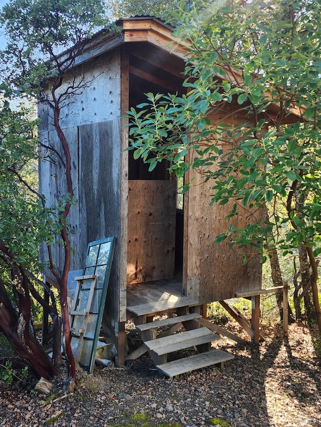 view of outbuilding