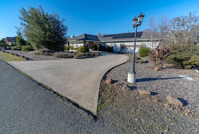 single story home featuring a garage