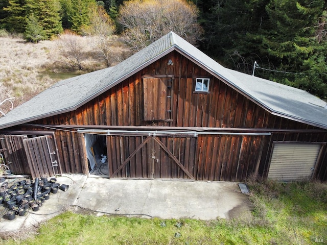 view of detached garage