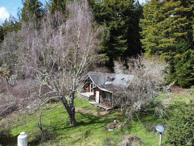 birds eye view of property featuring a view of trees