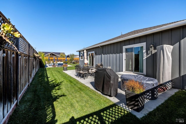 view of yard featuring a patio area