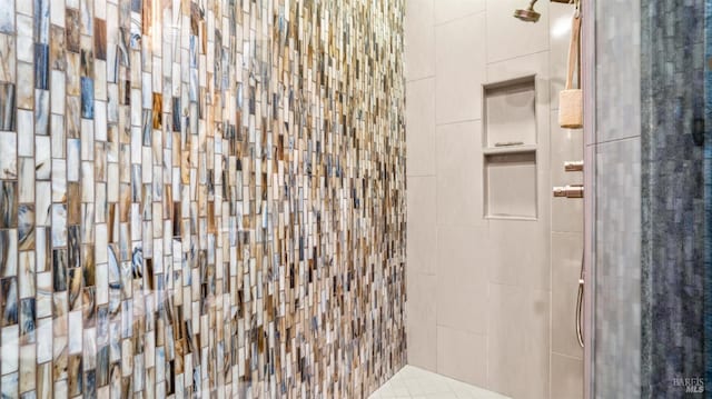 bathroom featuring tiled shower