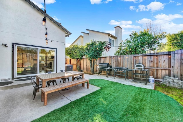 view of yard with a patio