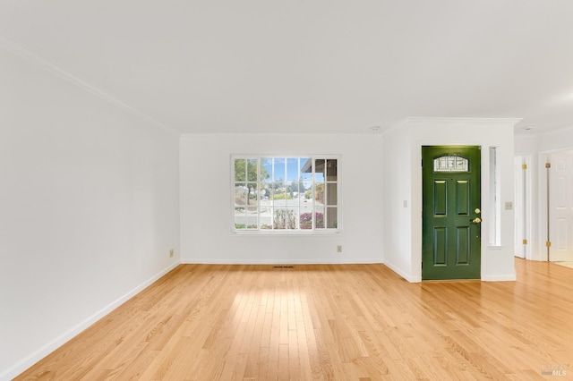 foyer entrance featuring crown molding and light hardwood / wood-style floors