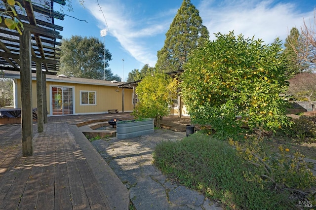 view of yard featuring a pergola