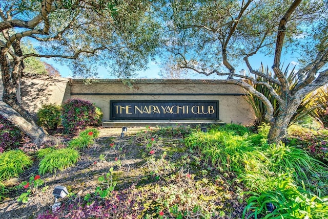 view of community / neighborhood sign