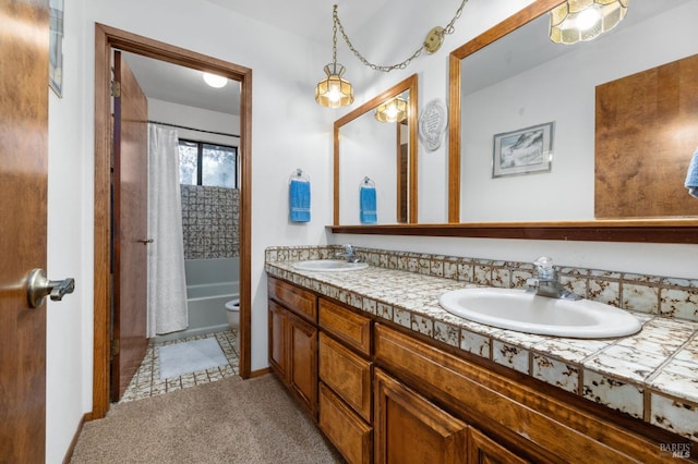 full bathroom featuring shower / bath combo with shower curtain, toilet, and vanity