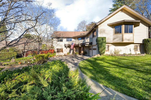 view of front of house featuring a front yard and a garage