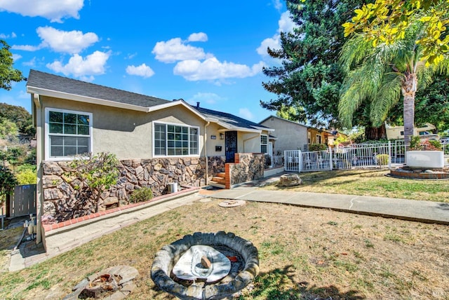 ranch-style house featuring a front yard